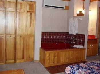 High Village Breezy Point Bagian luar foto